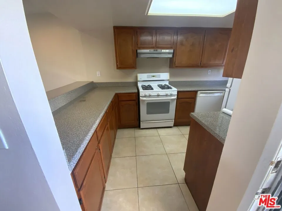 620 W Hyde Park Boulevard 309, Inglewood, California 90302 home-pic-1